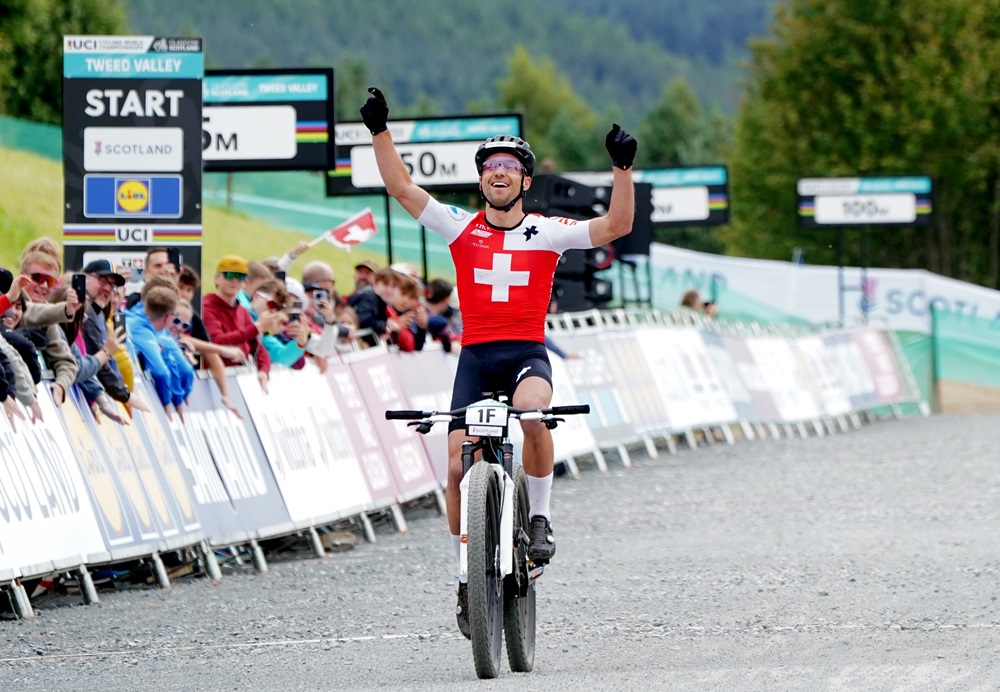 Mountain bike, Nino Schurter torna al successo nel Cross Country in Val di Sole. Luca Braidot ai piedi del podio, sesto Avondetto