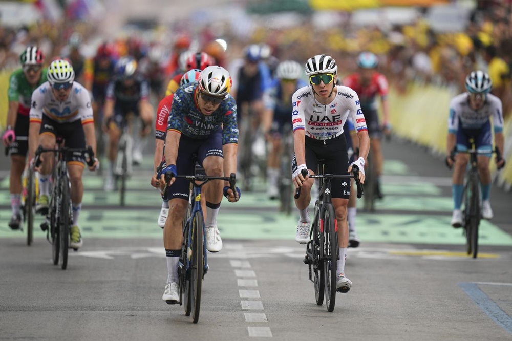 LIVE Tour de France 2024, tappa di oggi in DIRETTA: di nuovo sul San Luca, in tre in testa
