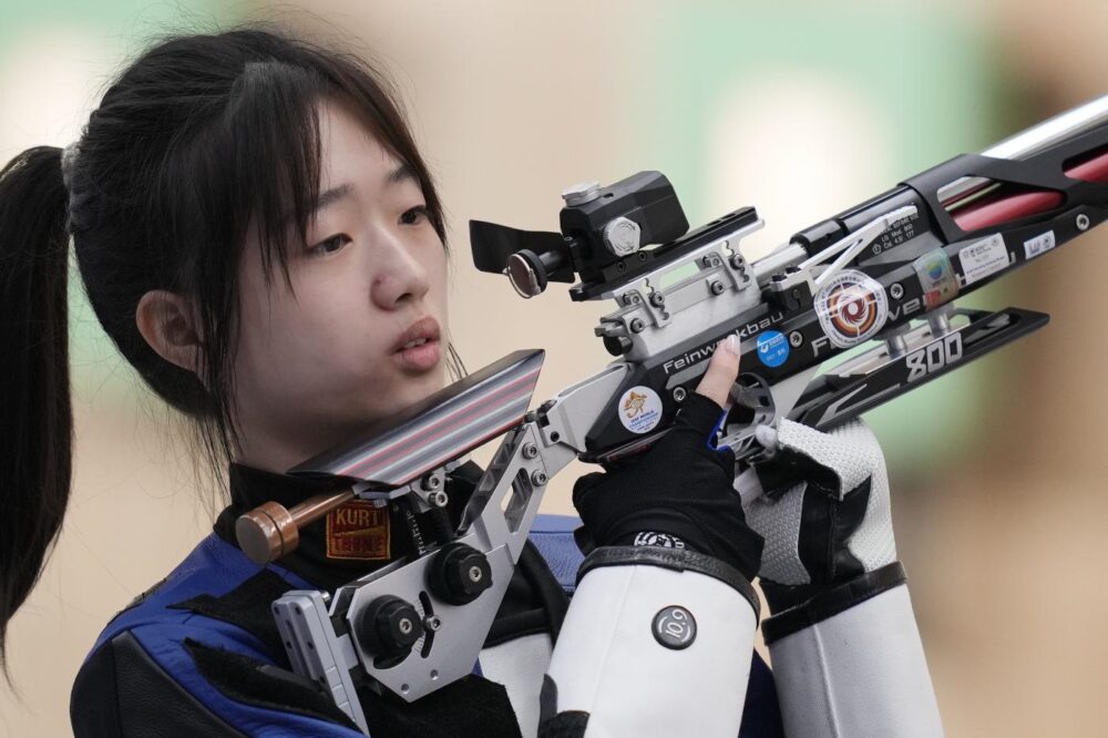 Tiro a segno, Huang Yuting trionfa nella carabina 10 m femminile alle finali di Coppa del Mondo