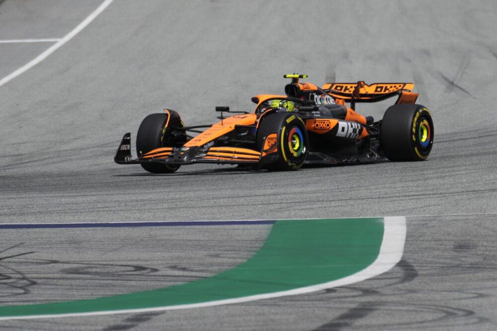 F1, doppietta McLaren nelle FP2 a Silverstone, la Ferrari soffre per il bouncing