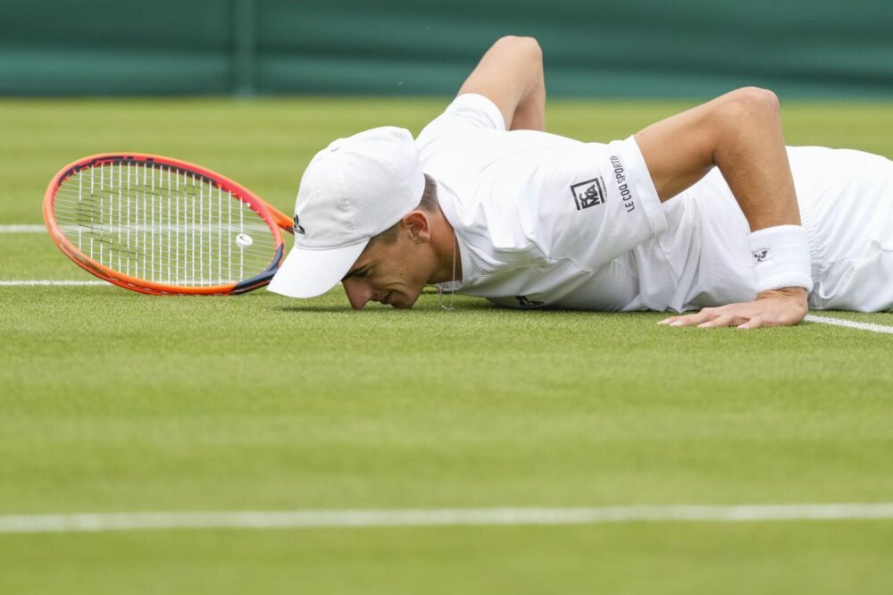 Wimbledon, Matteo Arnaldi subisce la rimonta di Tiafoe: amara sconfitta al quinto set per il ligure