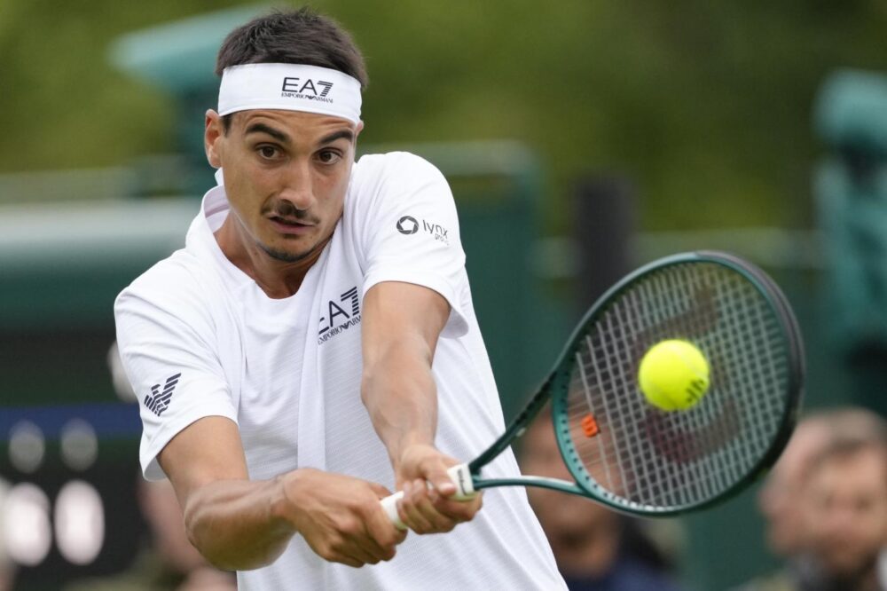 Wimbledon 2024, Lorenzo Sonego sfrutta l’occasione: battuto Navone, è al secondo turno
