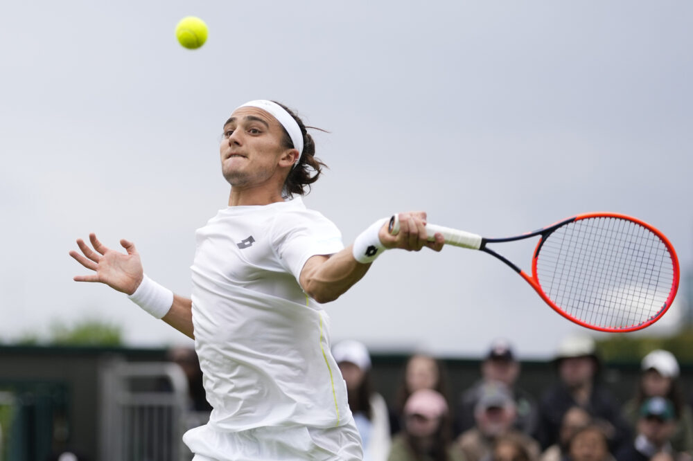 Wimbledon 2024, Mattia Bellucci cede al quinto set a Ben Shelton nel match delle interruzioni
