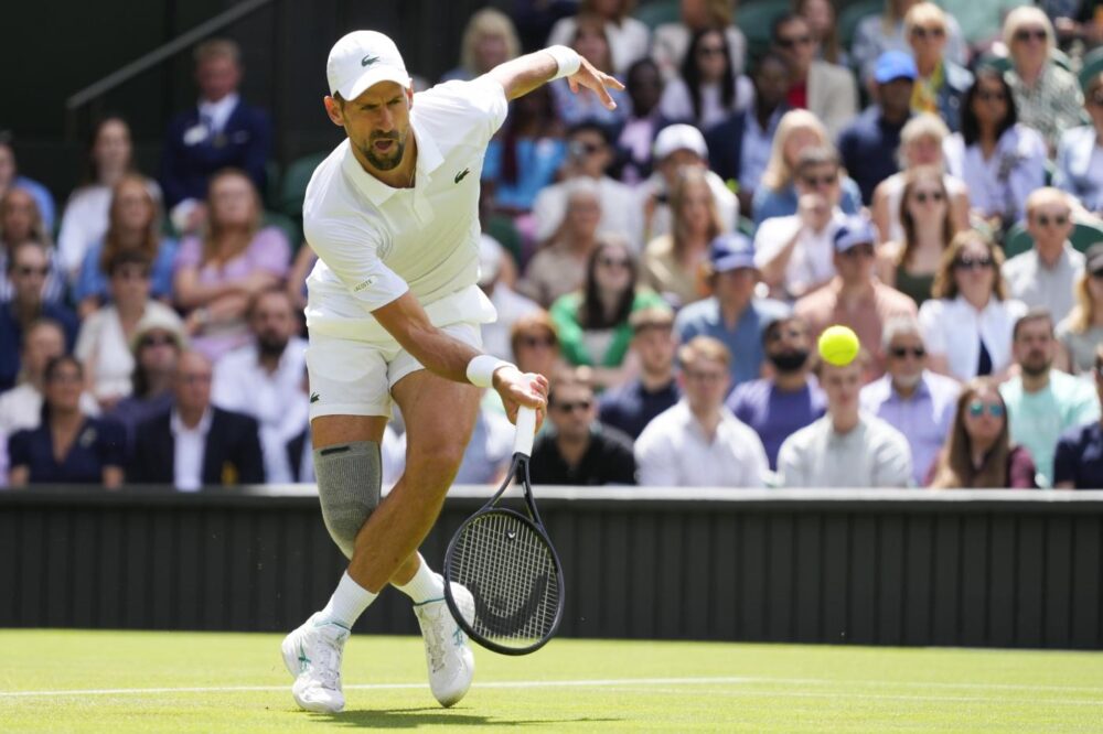 Wimbledon, Djokovic cede un set e impiega 3 ore per venire a capo del n.277 Fearnley