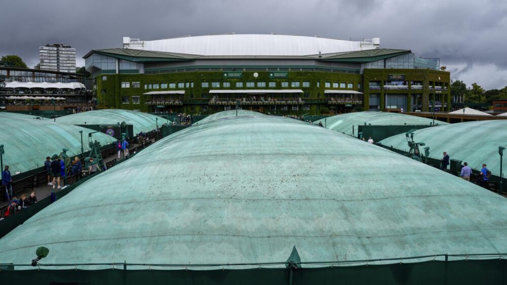 Wimbledon, la pioggia imperversa ancora: le previsioni meteo e quanto si giocherà oggi