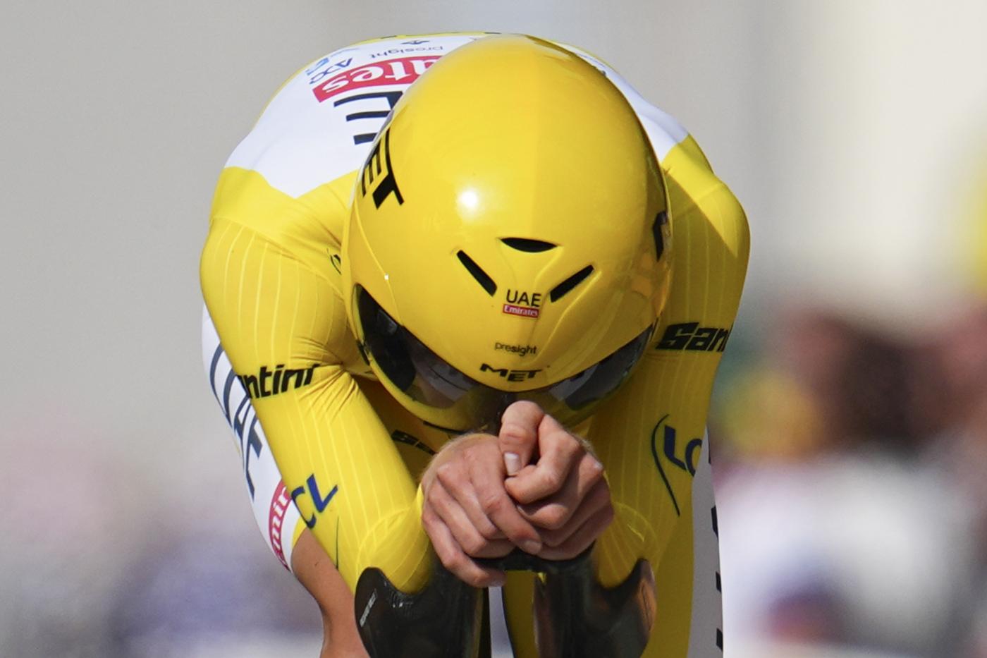 Tadej Pogacar vince anche l’ultima cronometro e timbra la doppietta Giro d’Italia-Tour de France 26 anni dopo Pantani