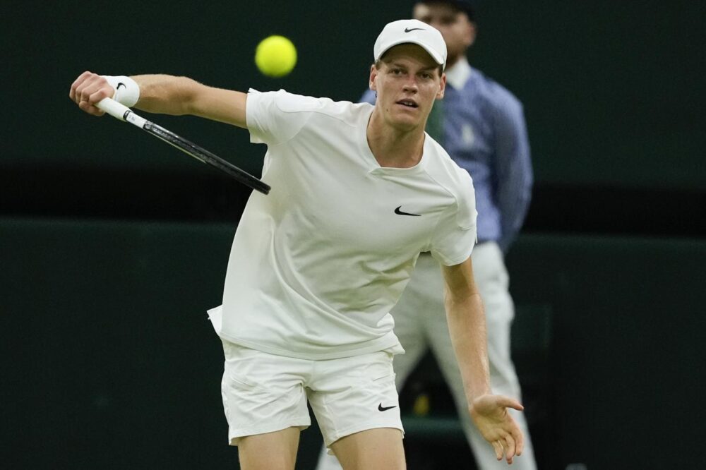 Jannik Sinner ai quarti a Wimbledon: “Vogliamo regalare spettacolo, felice per avere vinto in tre set”