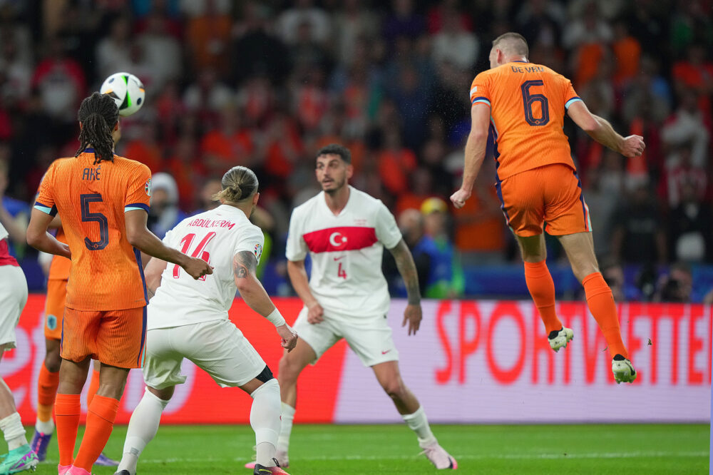 Calcio, i Paesi Bassi ribaltano la Turchia e si regalano la semifinale degli Europei contro l’Inghilterra