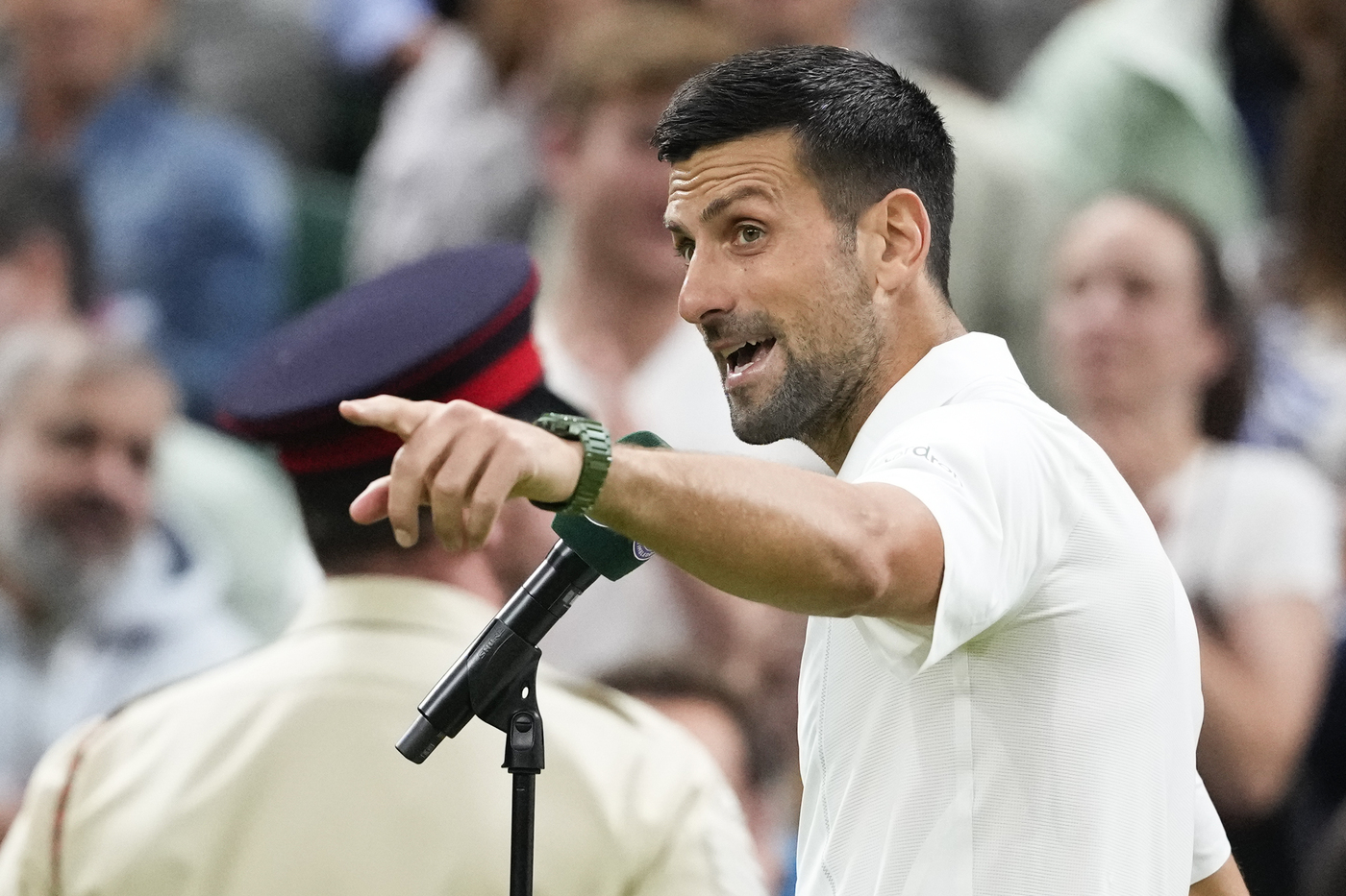 Novak Djokovic abbandona l’intervista con la BBC: il serbo infastidito dalle domande