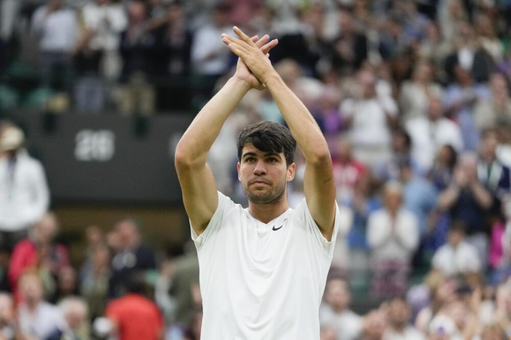 Carlos Alcaraz si gode il trionfo a Wimbledon: “Vincere questo trofeo è sempre un sogno”