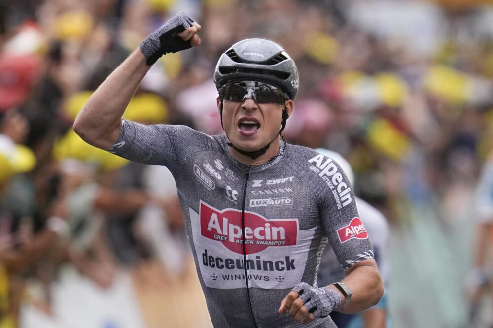 Tour de France 2024, Jasper Philipsen: “Cresco di giorno in giorno, spero nulla di grave per Girmay”