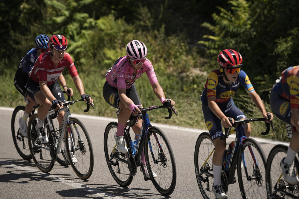 Giro d’Italia femminile 2024: Longo Borghini salva la maglia rosa per 1″. Bradbury vince sul Blockhaus