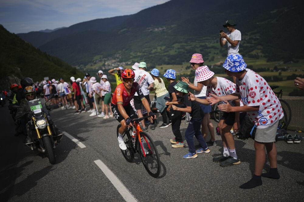 Tour de France 2024, Carlos Rodriguez: “Sono sempre lì vicino, proveremo ad attaccare il podio”