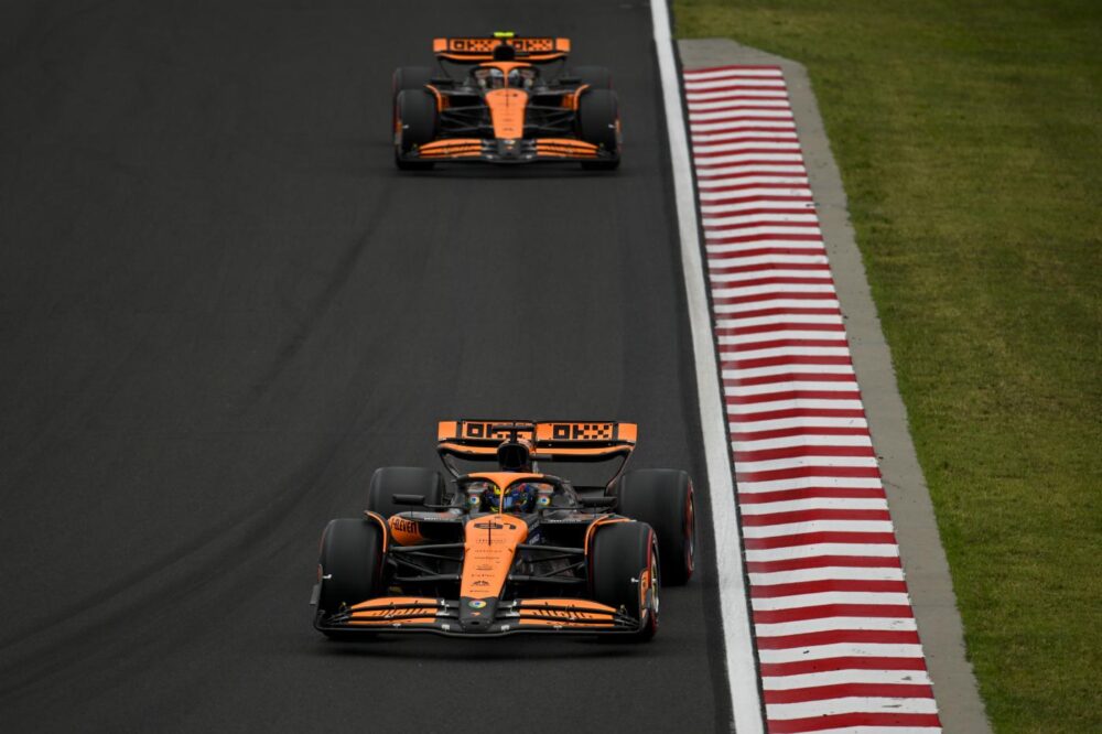 F1, Piastri precede Norris: la doppietta McLaren riapre il Mondiale in Ungheria. Ferrari davanti a Verstappen!