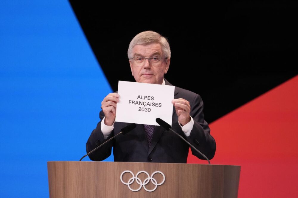 Olimpiadi Invernali 2030 assegnate alla Francia, ma il via libera è condizionato: “Garanzie finanziarie entro ottobre”