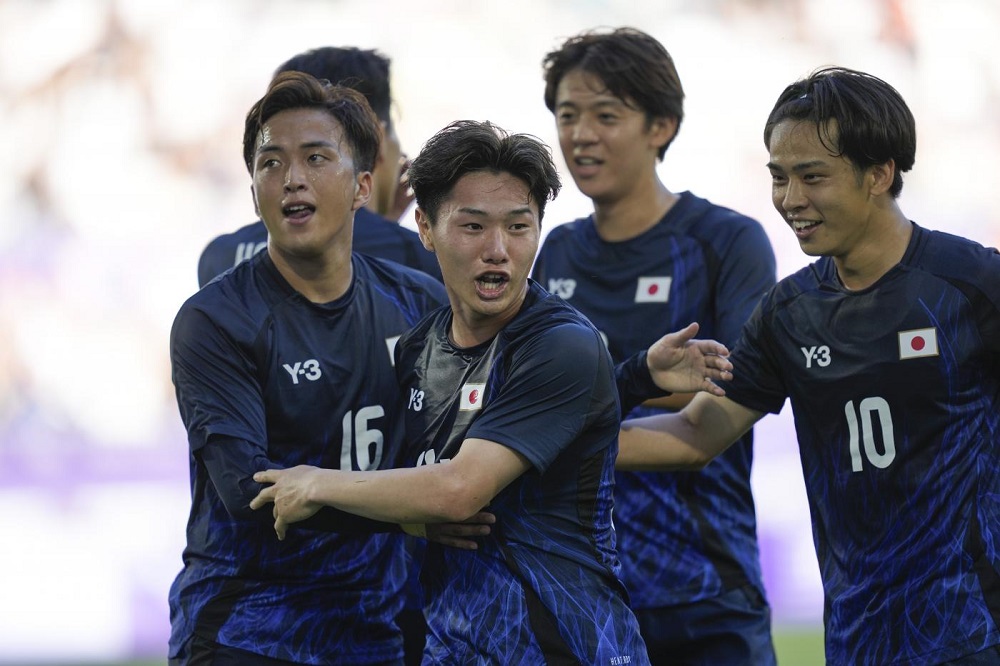Calcio, nei match delle 19.00 delle Olimpiadi il Giappone sommerge di gol di Paraguay, l’Iraq piega l’Ucraina