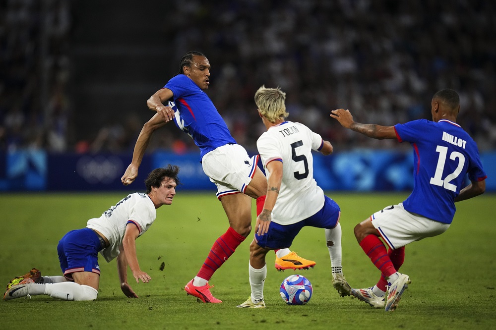 Calcio, gli ultimi match della 1a giornata delle Olimpiadi vedono la vittoria della Francia e l’1-1 tra Mali e Israele