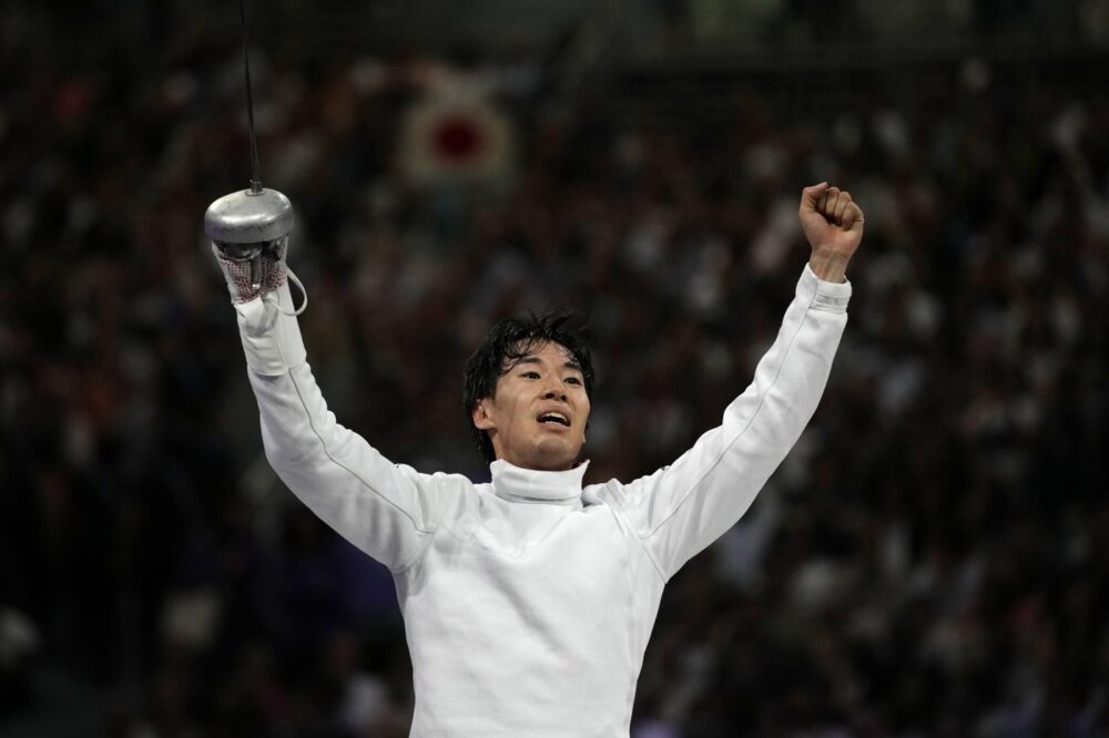 Scherma, Kano gela il pubblico di casa e domina Borel nella finale delle Olimpiadi di spada maschile