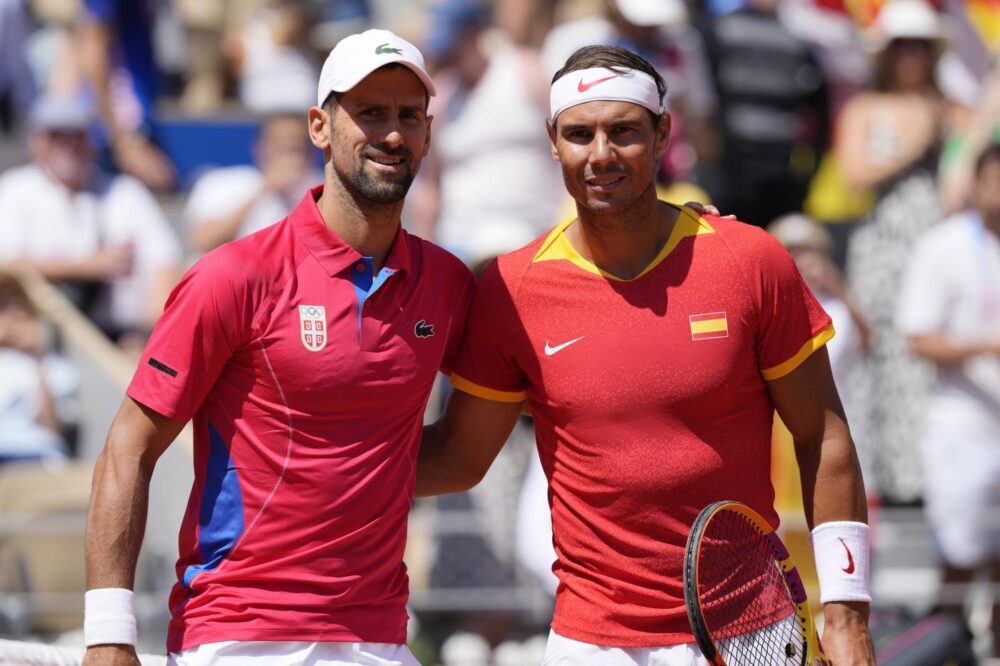 Tennis, Novak Djokovic domina la sfida storica con Nadal ed è agli ottavi delle Olimpiadi