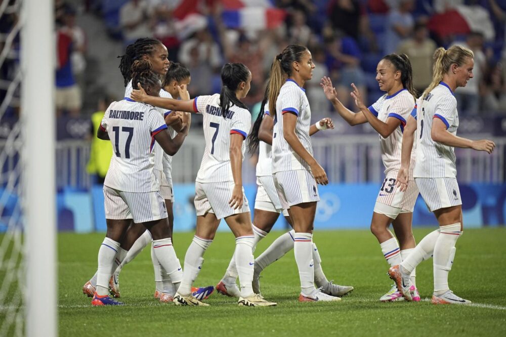 Calcio femminile: Katoto trascina la Francia alle Olimpiadi, Canada eroico. Ecco chi passa ai quarti