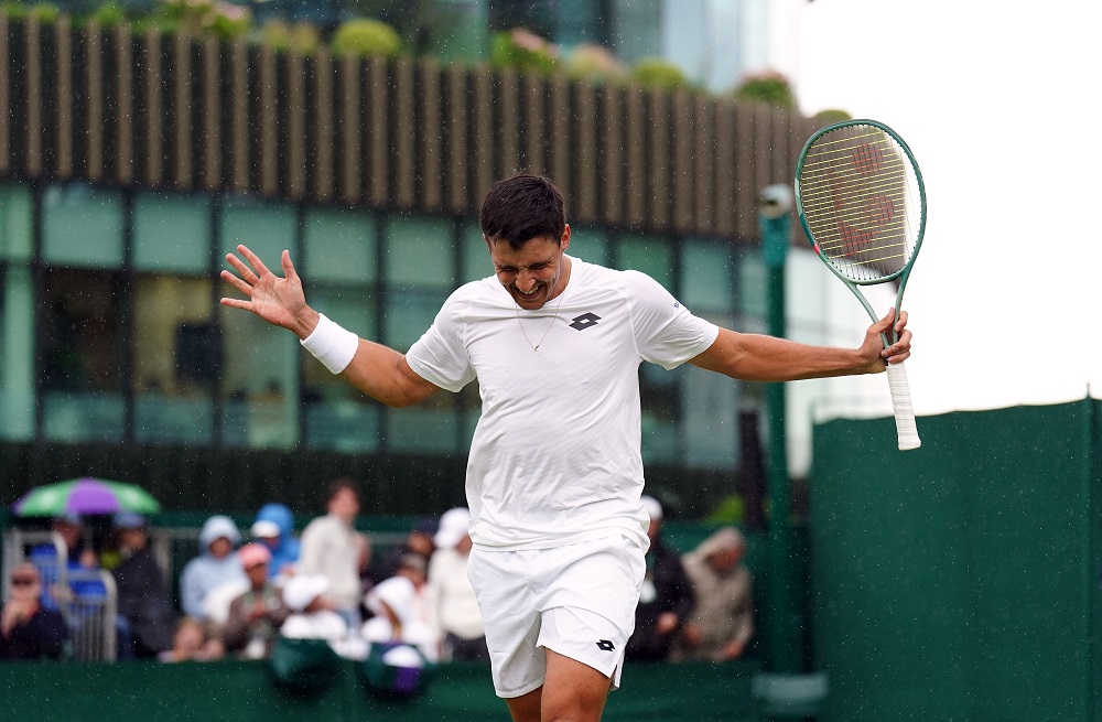 Luciano Darderi si gode il suo primo successo a Wimbledon: “Sto esprimendo un buon livello sull’erba, non me l’aspettavo”