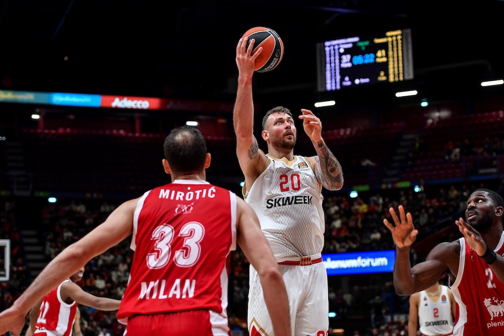 Basket, l’Olimpia Milano ha messo nel mirino Donatas Motiejunas