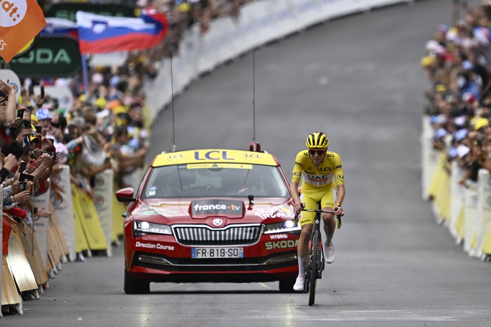 Tour de France, Pogacar fa sembrare gli avversari di seconda fascia. La doppietta come Pantani è ormai realtà