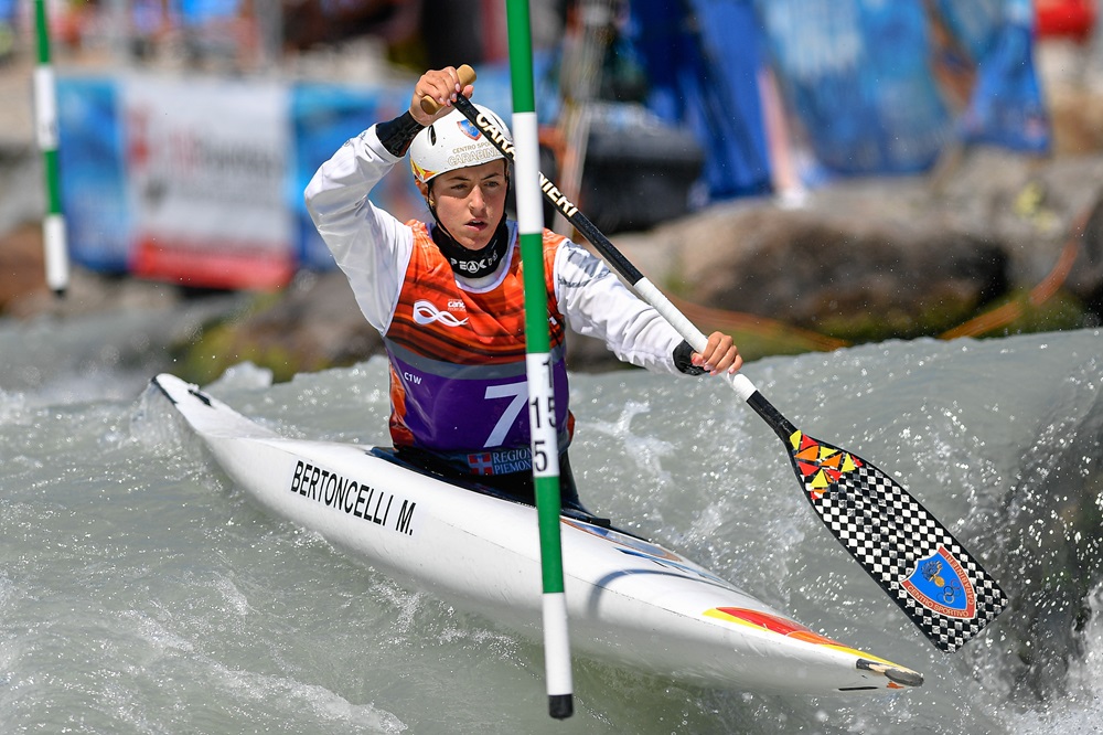 Canoa slalom, Olimpiadi Parigi 2024: De Gennaro, Horn e Bertoncelli al via anche nel kayak cross