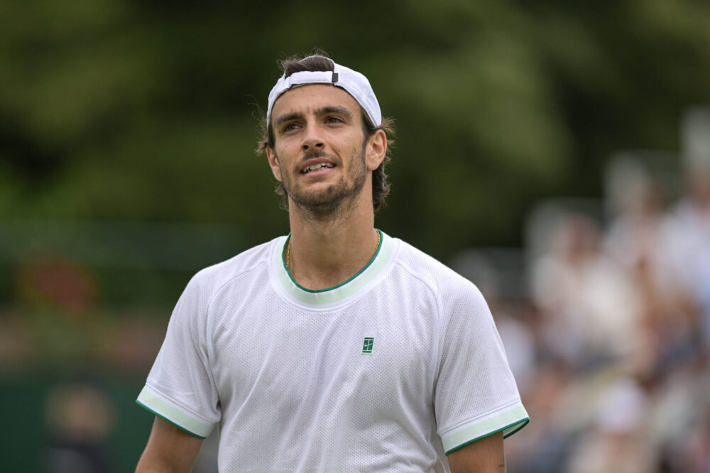 Wimbledon 2024: Lorenzo Musetti si riprende da un brutto inizio e batte Constant Lestienne