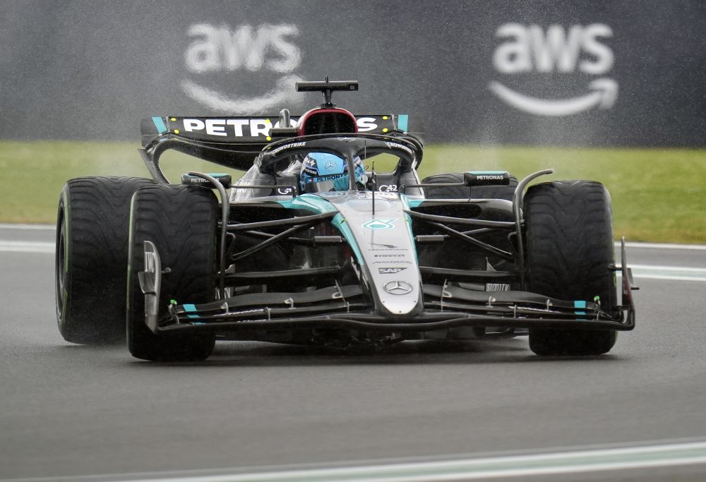 F1, uno due Mercedes nelle FP3 a Silverstone con freddo e pioggia, 4° Sainz e 6° Leclerc