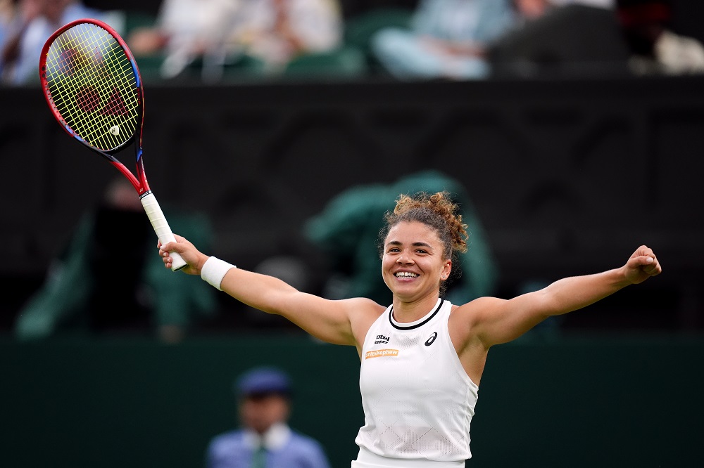 SUL TAPPETO VOLANTE! Jasmine Paolini travolge Navarro: prima italiana in semifinale a Wimbledon!