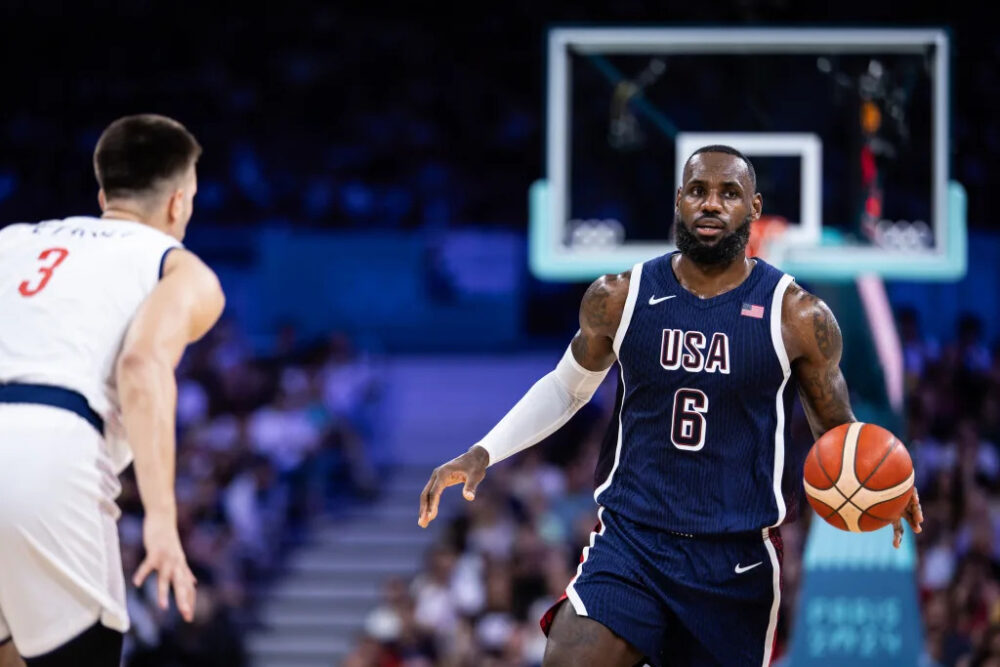 Basket, gli Stati Uniti vincono nettamente contro la Serbia alle Olimpiadi. Kevin Durant e LeBron James protagonisti