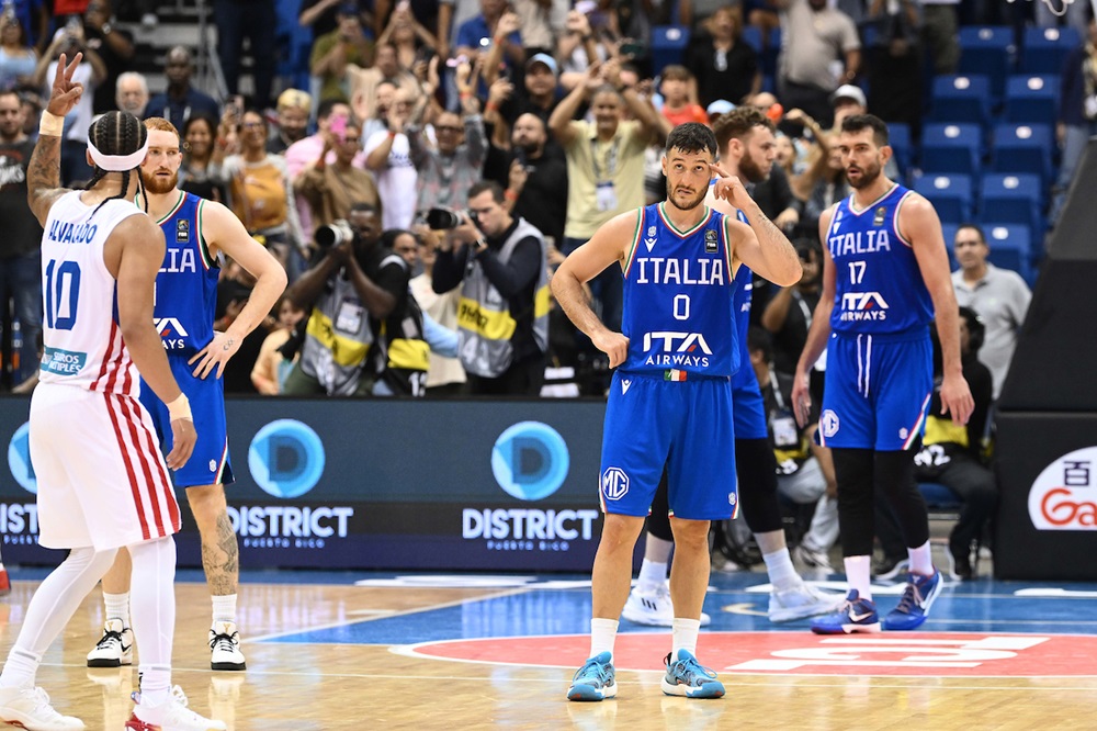 Basket, l’Italia rischia lo stesso fallimento del calcio. Squadra senza né capo né coda nella sconfitta con Porto Rico