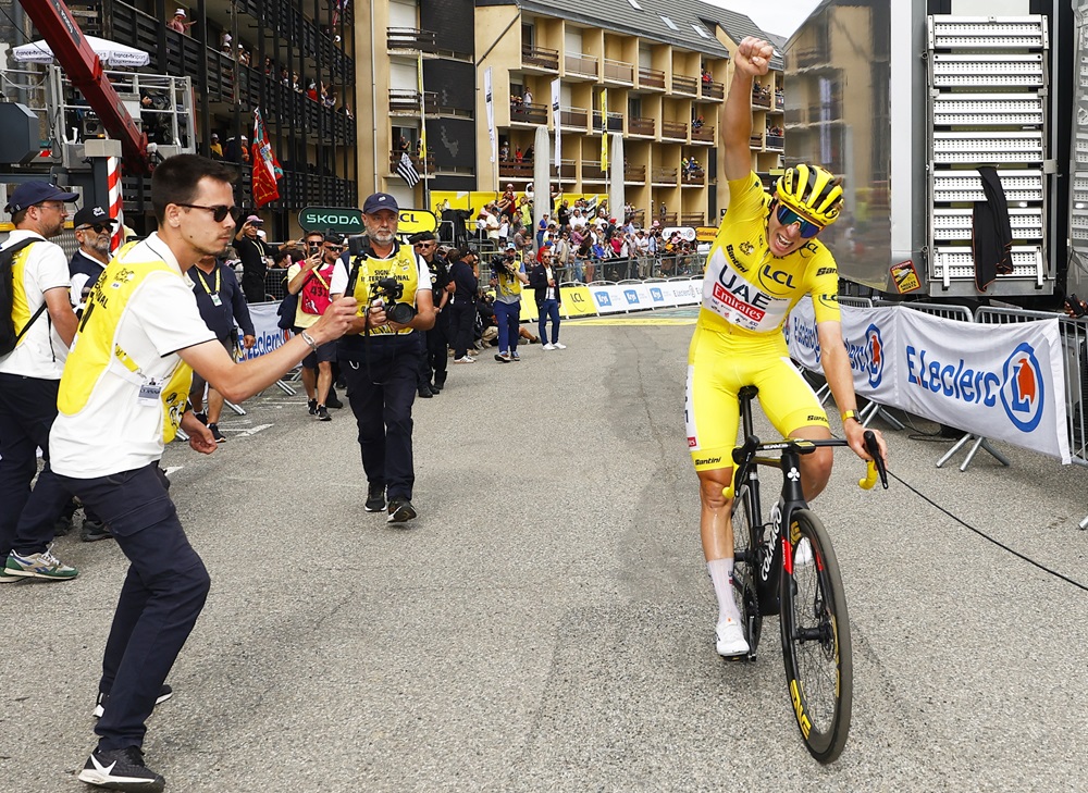 VIDEO Tour de France 2024, l’arrivo della quattordicesima tappa: Pogacar trionfa in solitaria