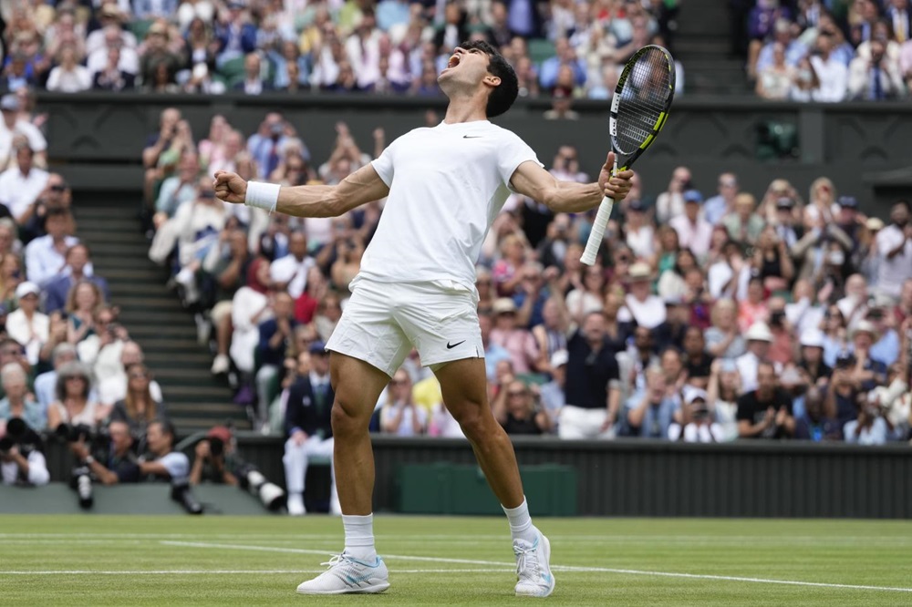 Tennis, l’analisi di Ambesi: “Alcaraz alza il livello nei tornei che contano. Per Djokovic sconfitta che pesa”