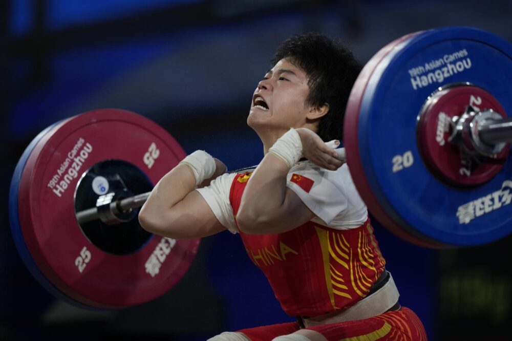 Sollevamento pesi, Zhihui Hou si salva all’ultima alzata e regala alla Cina il secondo oro a Parigi 2024