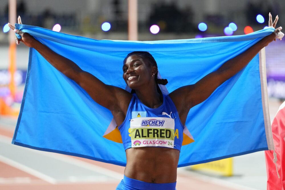Santa Lucia ha la donna più veloce del mondo! Julien Alfred vince i 100 alle Olimpiadi, Richardson ko