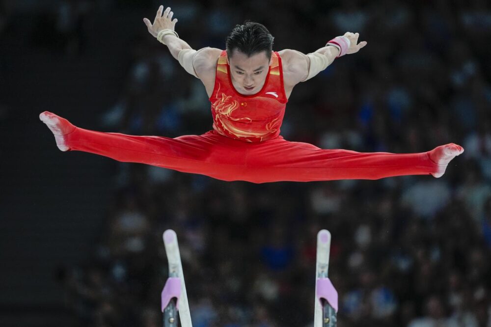 Ginnastica artistica, Jingyuan Zou funambolo alle parallele: bis d’oro alle Olimpiadi