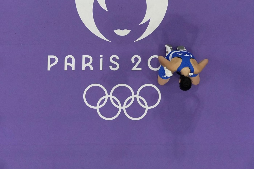 Boxe, Angela Carini chiude la polemica con Imane Khelif: “Spero che vincerai le Olimpiadi”