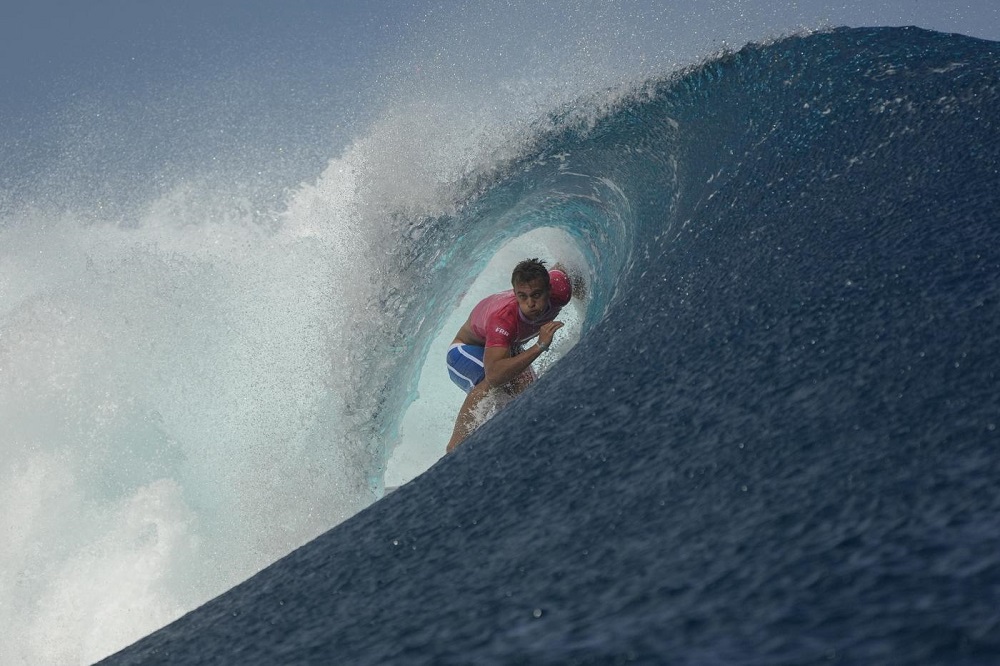 Surf, le medaglie d’oro delle Olimpiadi vanno a Kauli Vaast e Caroline Marks