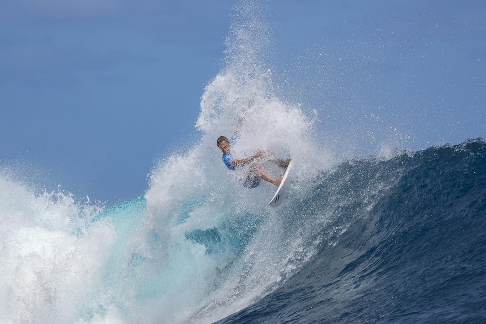 Surf, cancellate le semifinali maschili e femminili: nuovo programma fino alla finale, tv e streaming