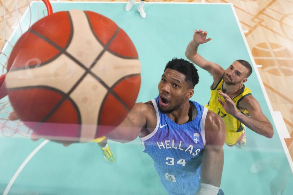 Basket: la Grecia batte l’Australia e resta in corsa per la qualificazione ai quarti delle Olimpiadi