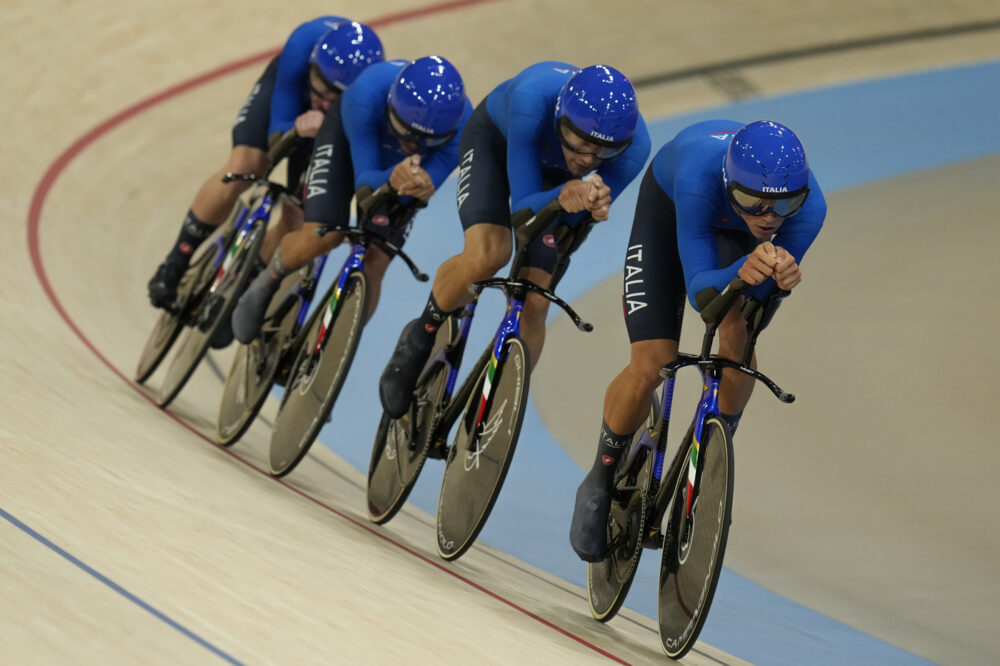 Ciclismo su pista, chi affronterà l’Italia in semifinale alle Olimpiadi nell’inseguimento: programma, orario, tv