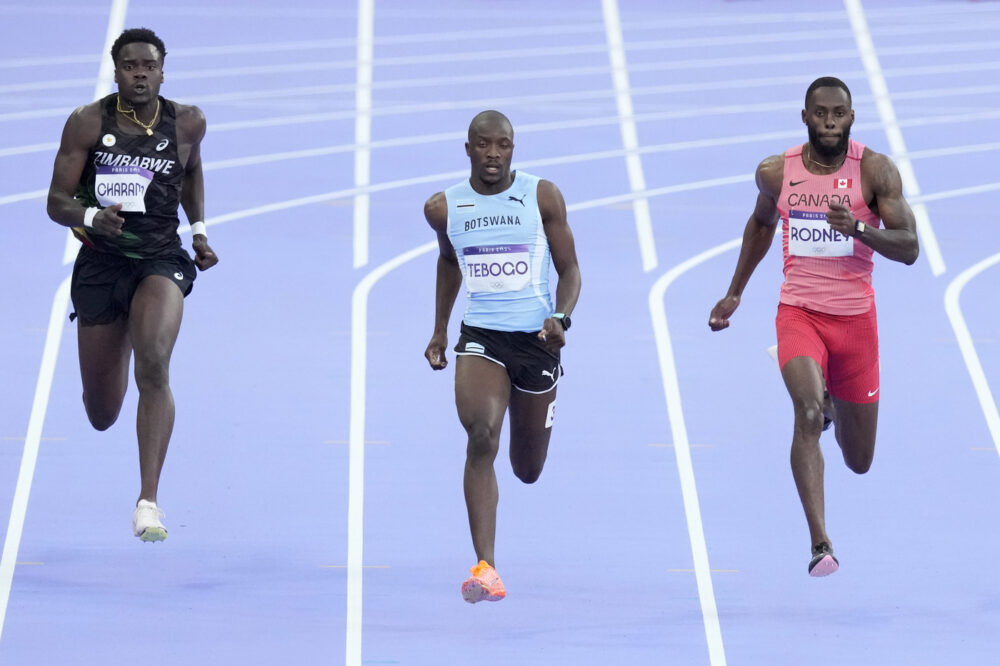 Noah Lyles travolto sui 200: addio doppietta alle Olimpiadi, Tebogo vince con un tempo leggendario