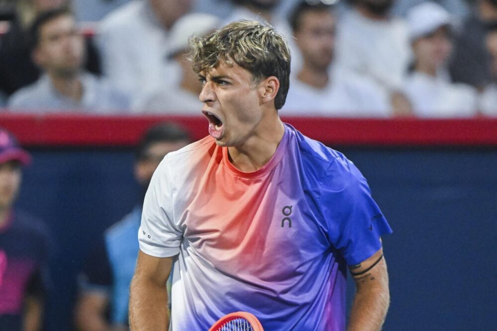 ATP Cincinnati, Flavio Cobolli si esalta contro Tommy Paul: tre match point annullati e approdo al secondo turno