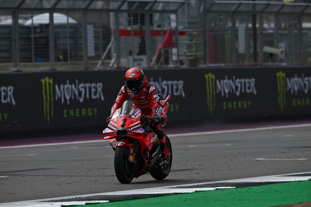 MotoGP oggi in tv, GP Gran Bretagna 2024: orari warm-up e gara, streaming, programma TV8 e Sky