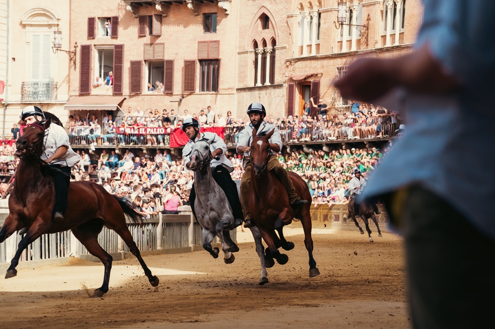 Palio di Siena 2024, la Carriera dell'Assunta va a sorpresa alla