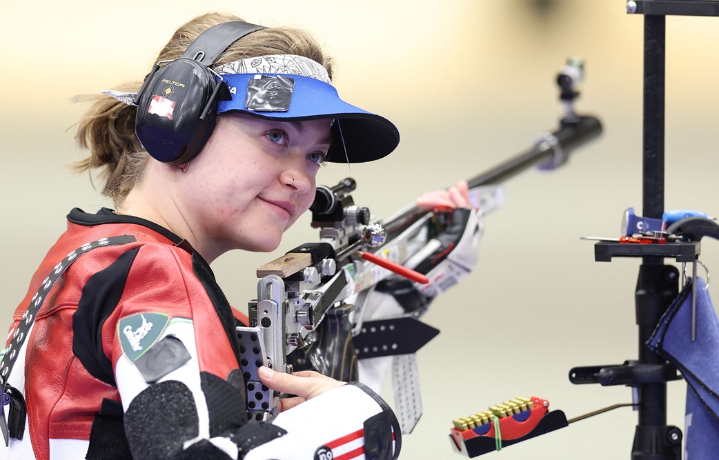 Tiro a segno, l’elvetica Chiara Leone vince l’oro nella carabina 3 posizioni alle Olimpiadi