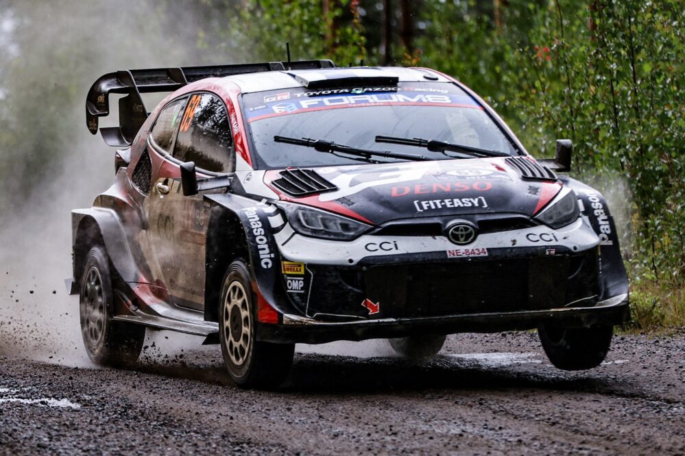 Rally, Rovanperä domina in Finlandia. Neuville sale terzo, problemi per Evans