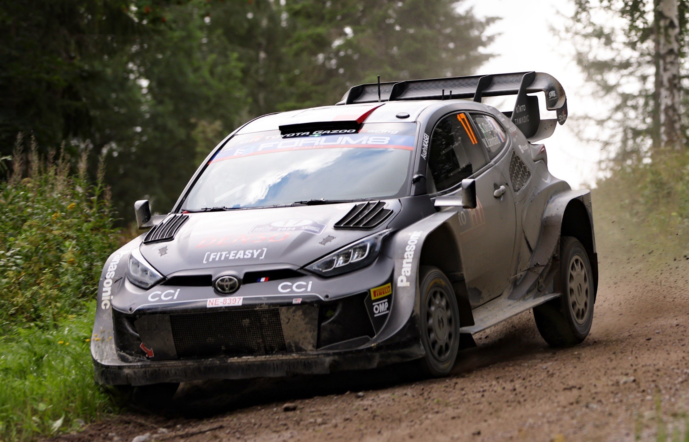 Rally, Ogier vince il Rally Finlandia. Rovanperä out a due speciali dalla fine!